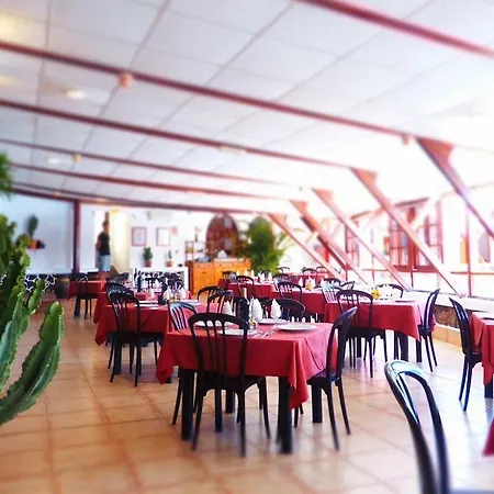 假日公园 卡斯蒂约海滩洋房酒店 2*