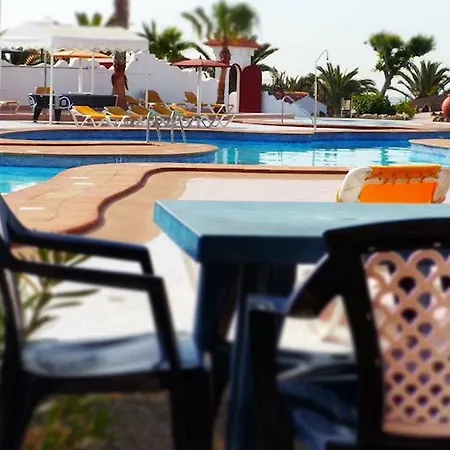 卡斯蒂约海滩洋房酒店 2*